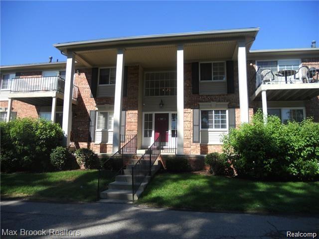 front view picture of 6157 Orchard Lake Rd, West Bloomfield, MI. 48322
