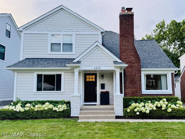 front view picture of 2425 Manchester Rd, Birmingham, MI. 48009