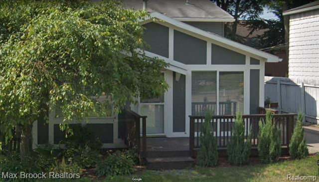 front view picture of 2139 Sunny Crest Dr, West Bloomfield, MI. 48323
