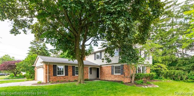 front view picture of 4770 Hedgewood Dr, Bloomfield Hills, MI. 48301