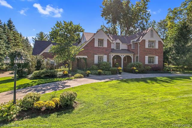 front view picture of 3465 S Bradway Blvd, Bloomfield Hills, MI. 48301