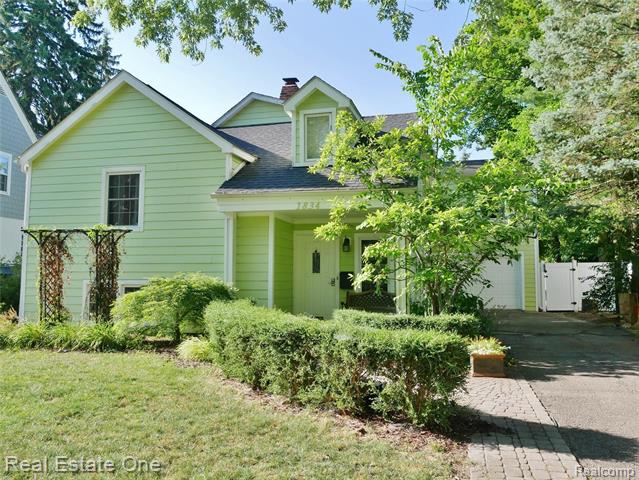 front view picture of 1834 Fairview St, Birmingham, MI. 48009