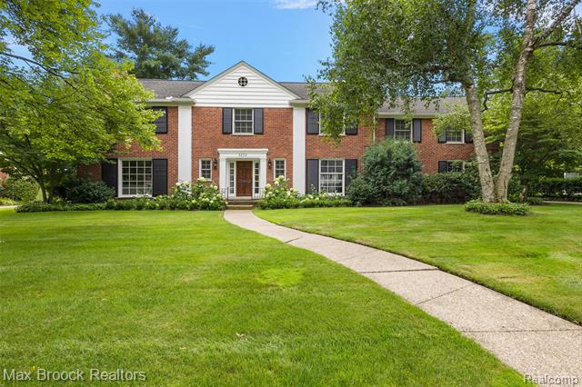 front view picture of 3233 S Bradway Blvd, Bloomfield Hills, MI. 48301