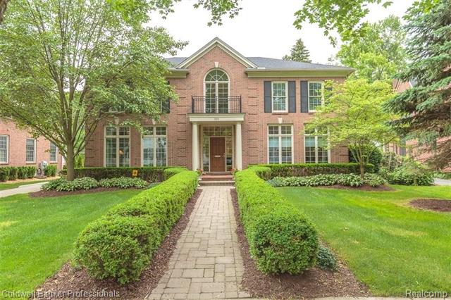 front view picture of 330 Chesterfield Ave, Birmingham, MI. 48009