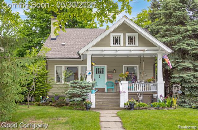 front view picture of 1087 Knox St, Birmingham, MI. 48009