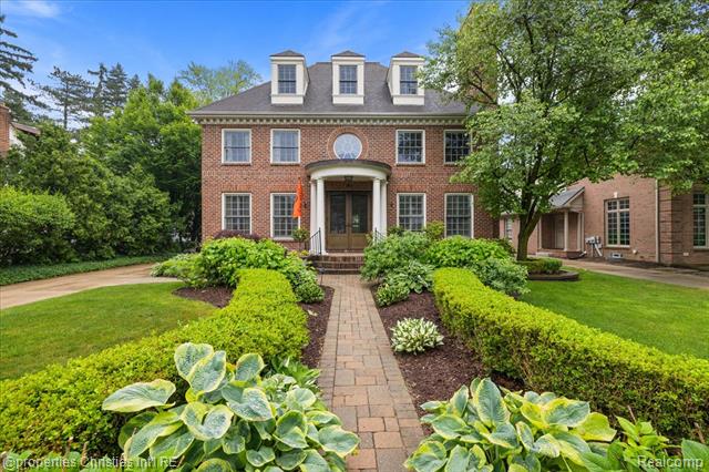 front view picture of 364 Chesterfield Ave, Birmingham, MI. 48009