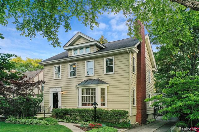 front view picture of 1072 Ridgedale Ave, Birmingham, MI. 48009