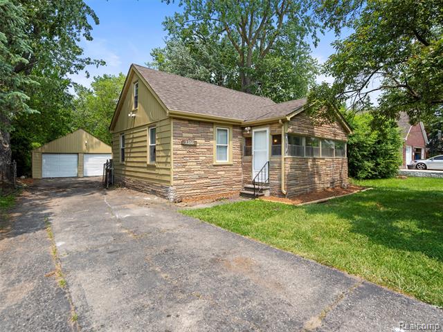 front view picture of 2755 Iowa Dr, Troy, MI. 48083