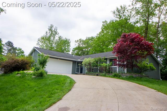 front view picture of 5107 Chestershire Ct, West Bloomfield, MI. 48322