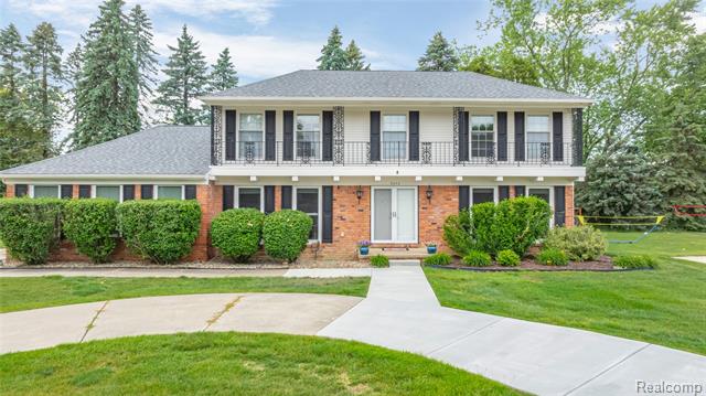 front view picture of 3072 Brewster Rd, West Bloomfield, MI. 48322