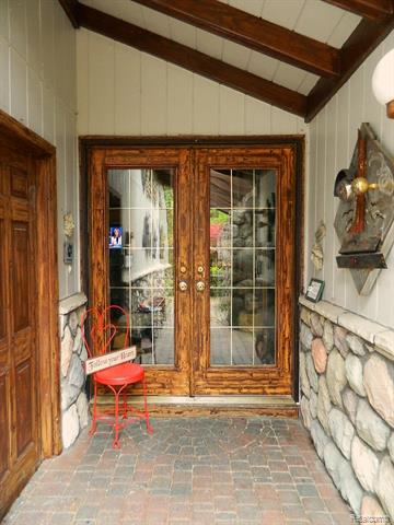 front view picture of 5236 Patrick Rd, West Bloomfield, MI. 48322