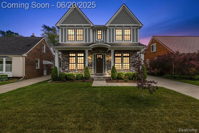 front view picture of 2624 Buckingham Ave, Birmingham, MI. 48009