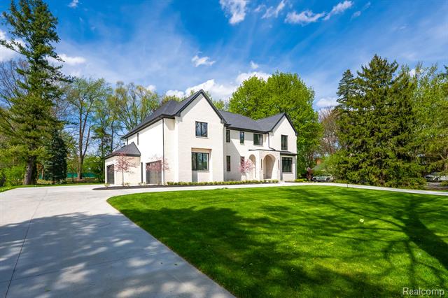 front view picture of 4546 Niagara Ln, Bloomfield Hills, MI. 48301