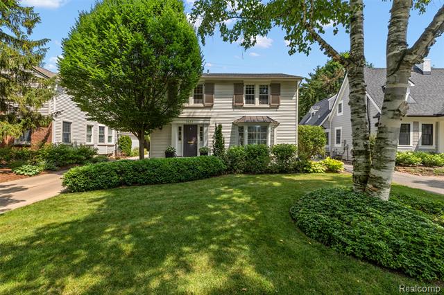 front view picture of 1832 Melbourne St, Birmingham, MI. 48009
