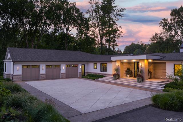 front view picture of 4806 Walnut Lake Rd, Bloomfield Hills, MI. 48301