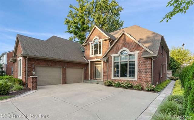 front view picture of 664 Chesterfield Ave, Birmingham, MI. 48009