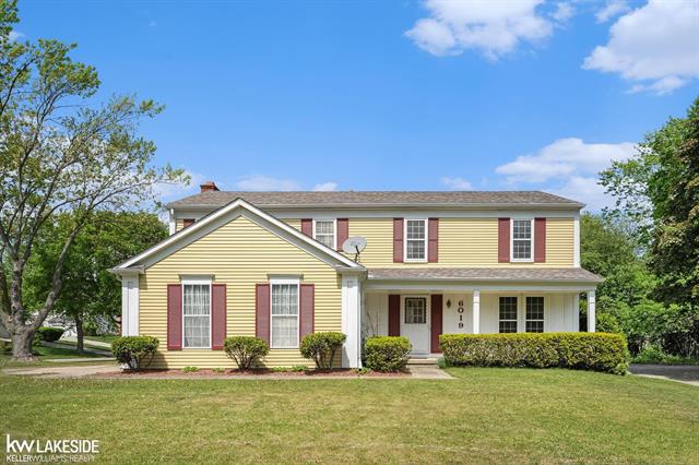 front view picture of 6019 Kingsfield Dr, West Bloomfield, MI. 48322