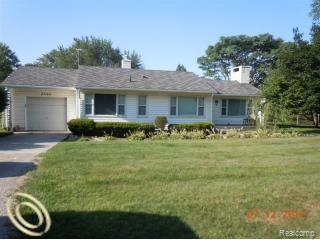 front view picture of 2590 Walnut Lake Rd, West Bloomfield, MI. 48323