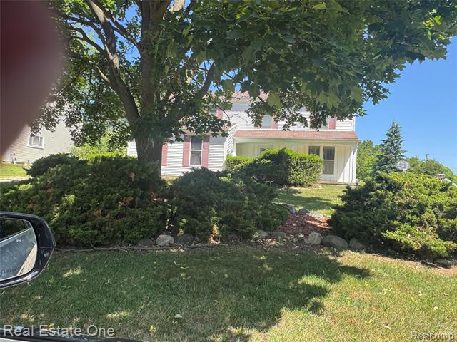 front view picture of 5426 N Piccadilly, West Bloomfield, MI. 48322