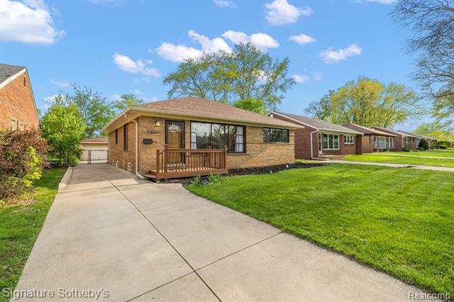 front view picture of 2752 Derby Rd, Birmingham, MI. 48009
