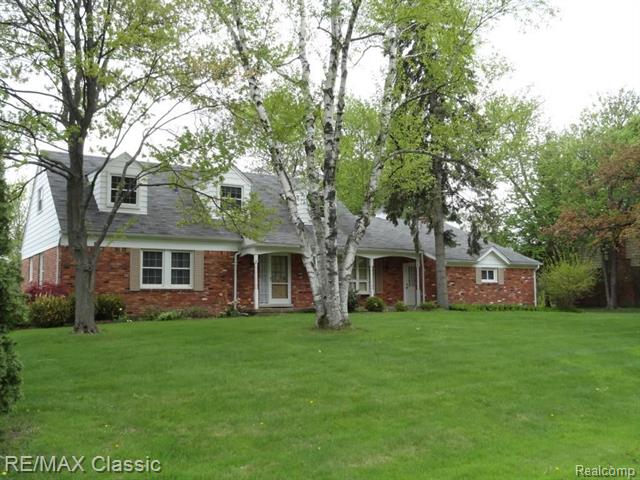 front view picture of 5659 Kingsmill Dr, Bloomfield Hills, MI. 48301