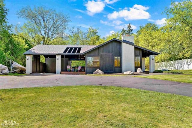 front view picture of 5578 Perrytown Dr, West Bloomfield, MI. 48322