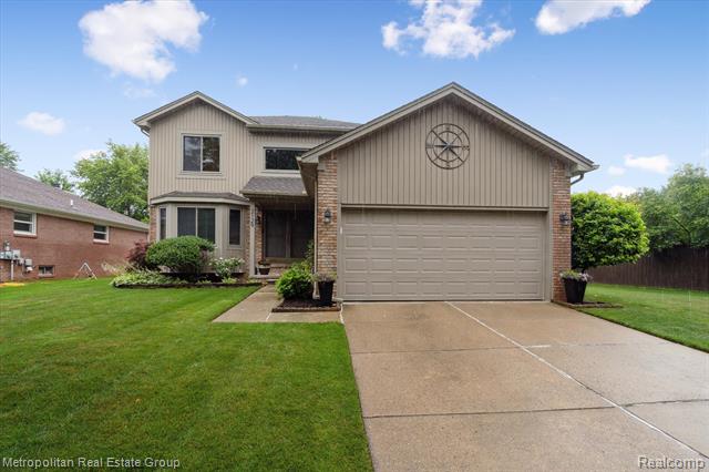 front view picture of 2129 Camelot Dr, Troy, MI. 48083