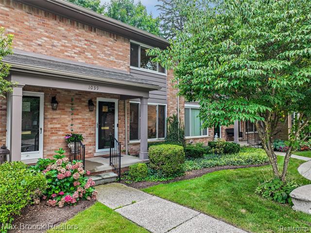 front view picture of 1039 N Old Woodward Ave, Birmingham, MI. 48009