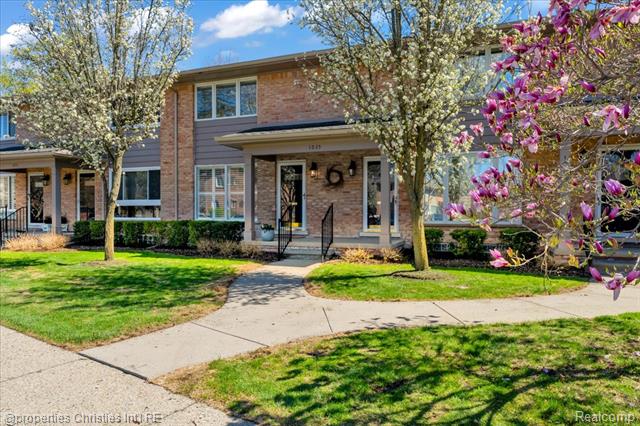 front view picture of 1035 N Old Woodward Ave, Birmingham, MI. 48009