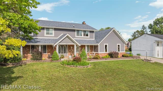 front view picture of 5651 Warrenshire Dr, West Bloomfield, MI. 48322