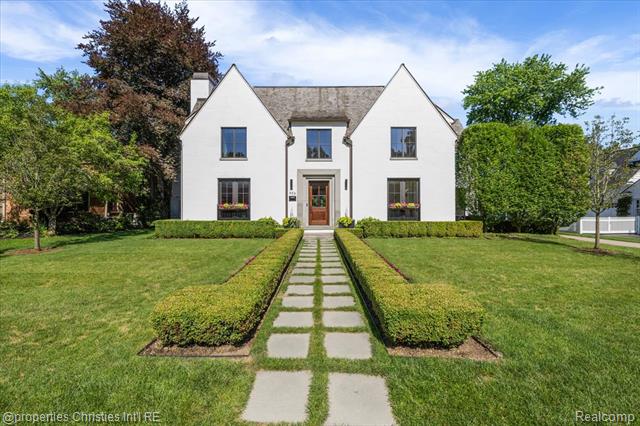 front view picture of 956 Westwood Dr, Birmingham, MI. 48009