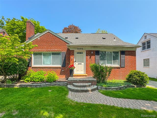 front view picture of 2195 Pembroke Rd, Birmingham, MI. 48009