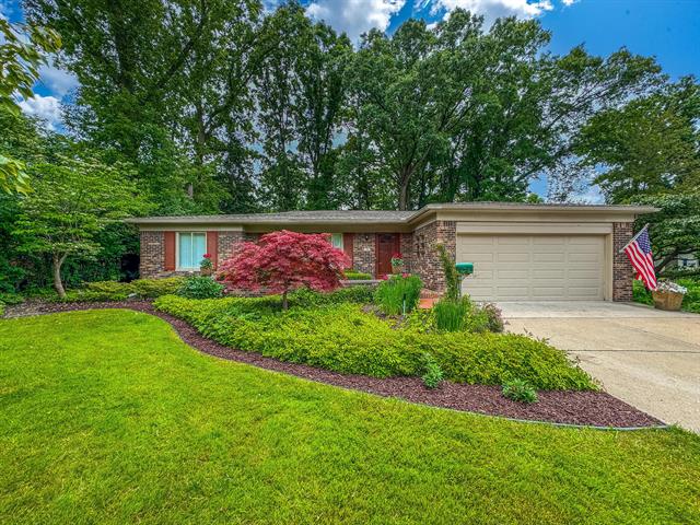 front view picture of 3481 Witherbee Dr, Troy, MI. 48084