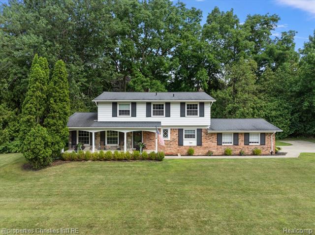 front view picture of 2843 Comfort St, West Bloomfield, MI. 48323