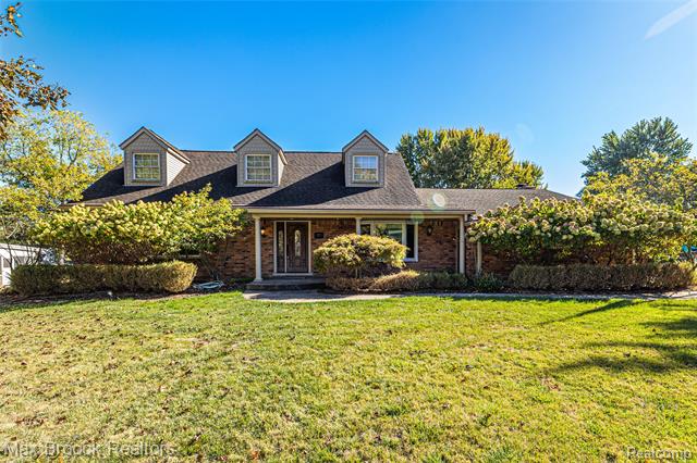 front view picture of 5605 Woodwind Dr, Bloomfield Hills, MI. 48301