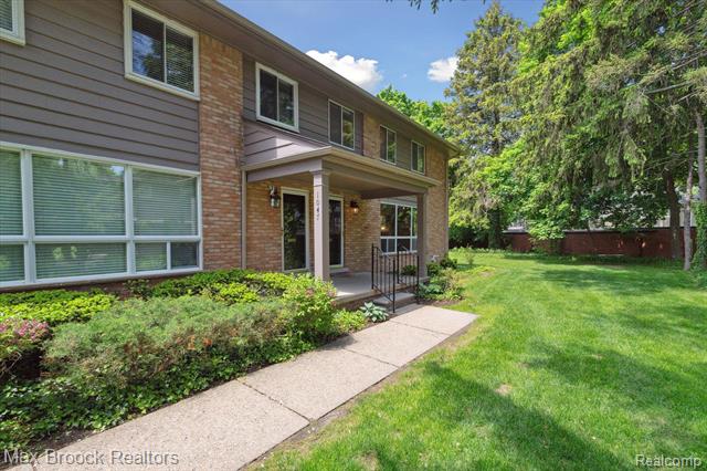 front view picture of 1047 N Old Woodward Ave, Birmingham, MI. 48009