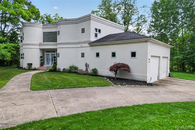 front view picture of 4845 Bryn Mawr Dr, Bloomfield Hills, MI. 48301