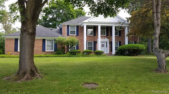 front view picture of 5396 Provincial Dr, Bloomfield Hills, MI. 48302
