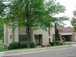 front view picture of 5321 Fairway Ln, West Bloomfield, MI. 48323