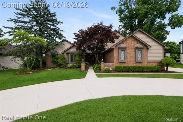 front view picture of 5277 Waterview Dr, West Bloomfield, MI. 48323