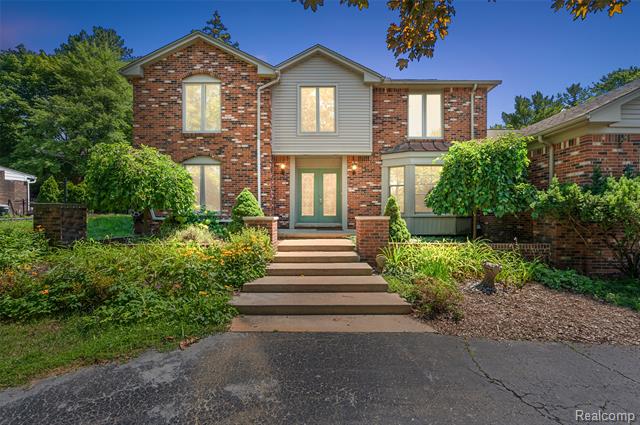 front view picture of 5353 West Bloomfield Lake Rd, West Bloomfield, MI. 48323