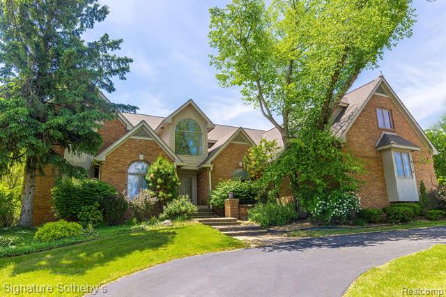 front view picture of 4156 Marlwood Dr, West Bloomfield, MI. 48323