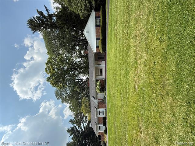front view picture of 1257 Charrington Rd, Bloomfield Hills, MI. 48301