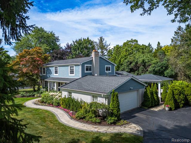front view picture of 5624 Sutters Ln, Bloomfield Hills, MI. 48301