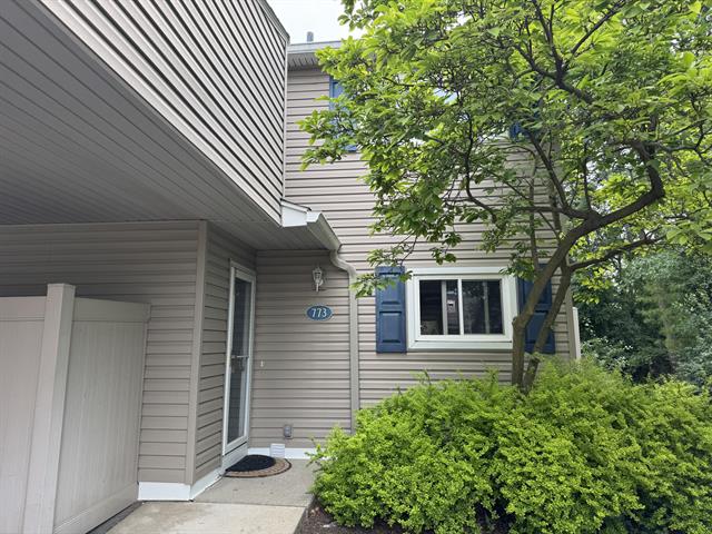 front view picture of 773 Kirts, Troy, MI. 48084
