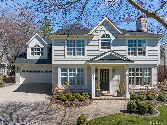 front view picture of 1174 Lakeside Dr, Birmingham, MI. 48009