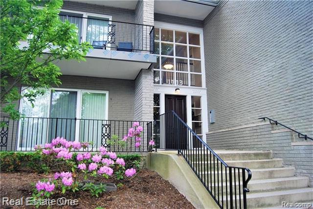 front view picture of 1113 N Old Woodward Ave, Birmingham, MI. 48009