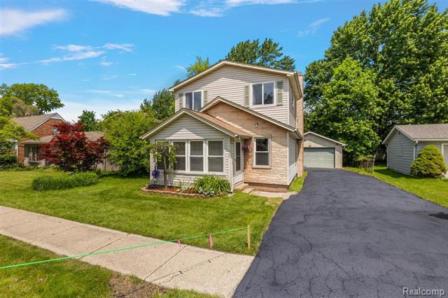 front view picture of 433 Cherry Dr, Troy, MI. 48083