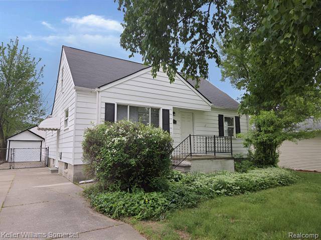front view picture of 174 Hickory St, Troy, MI. 48083