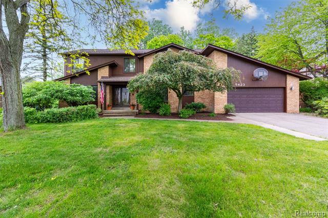 front view picture of 5423 Hauser Way, West Bloomfield, MI. 48323